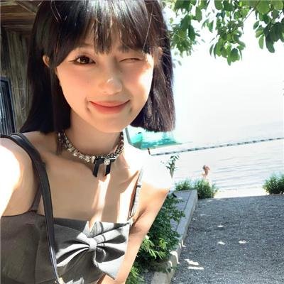 俏皮女学生